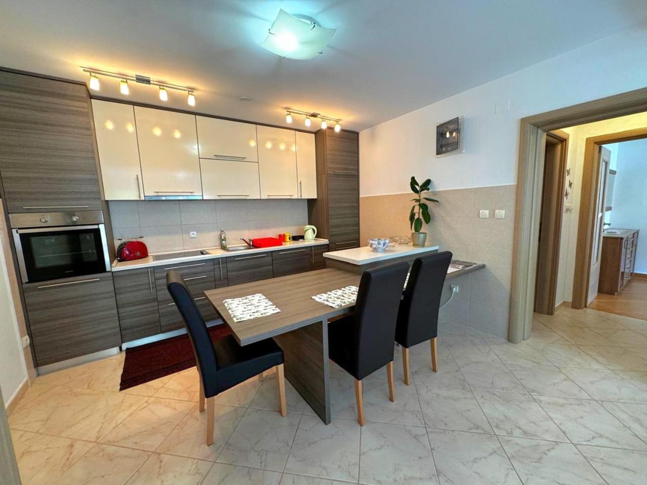 Apartments Andrija โกตอร์ ภายนอก รูปภาพ